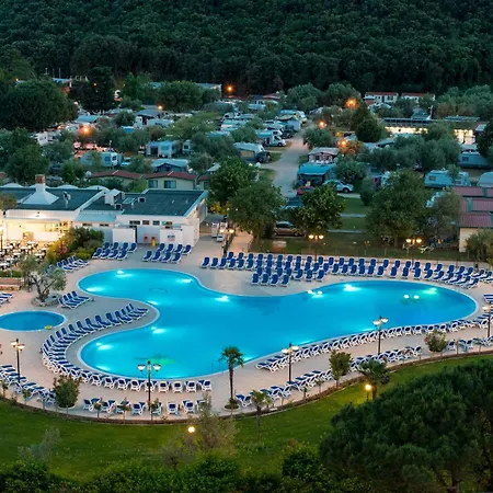 Kompleks wypoczynkowy Maslinica Oliva Mobile Homes 3*