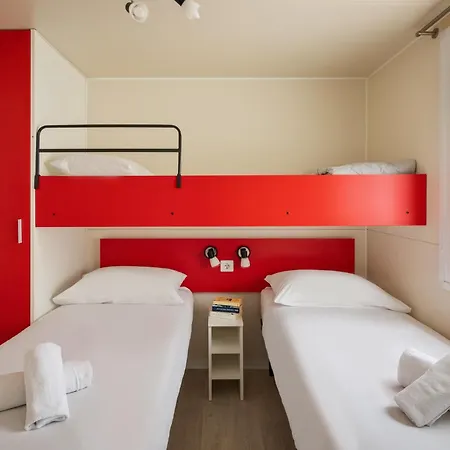 Kompleks wypoczynkowy Maslinica Oliva Mobile Homes 3*