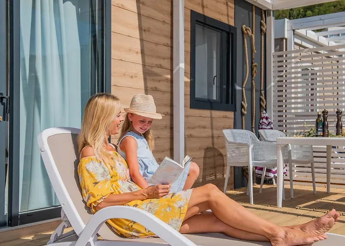 Parque de vacaciones Maslinica Oliva Mobile Homes 3*