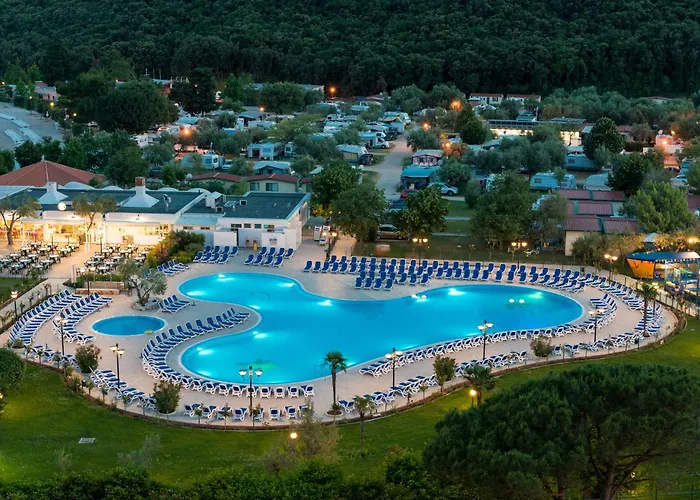 Parque de vacaciones Maslinica Oliva Mobile Homes 3*